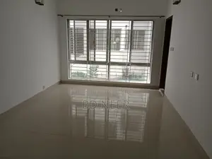 good looking 3 Bed room 2700 sft apt available in Gulshan 2