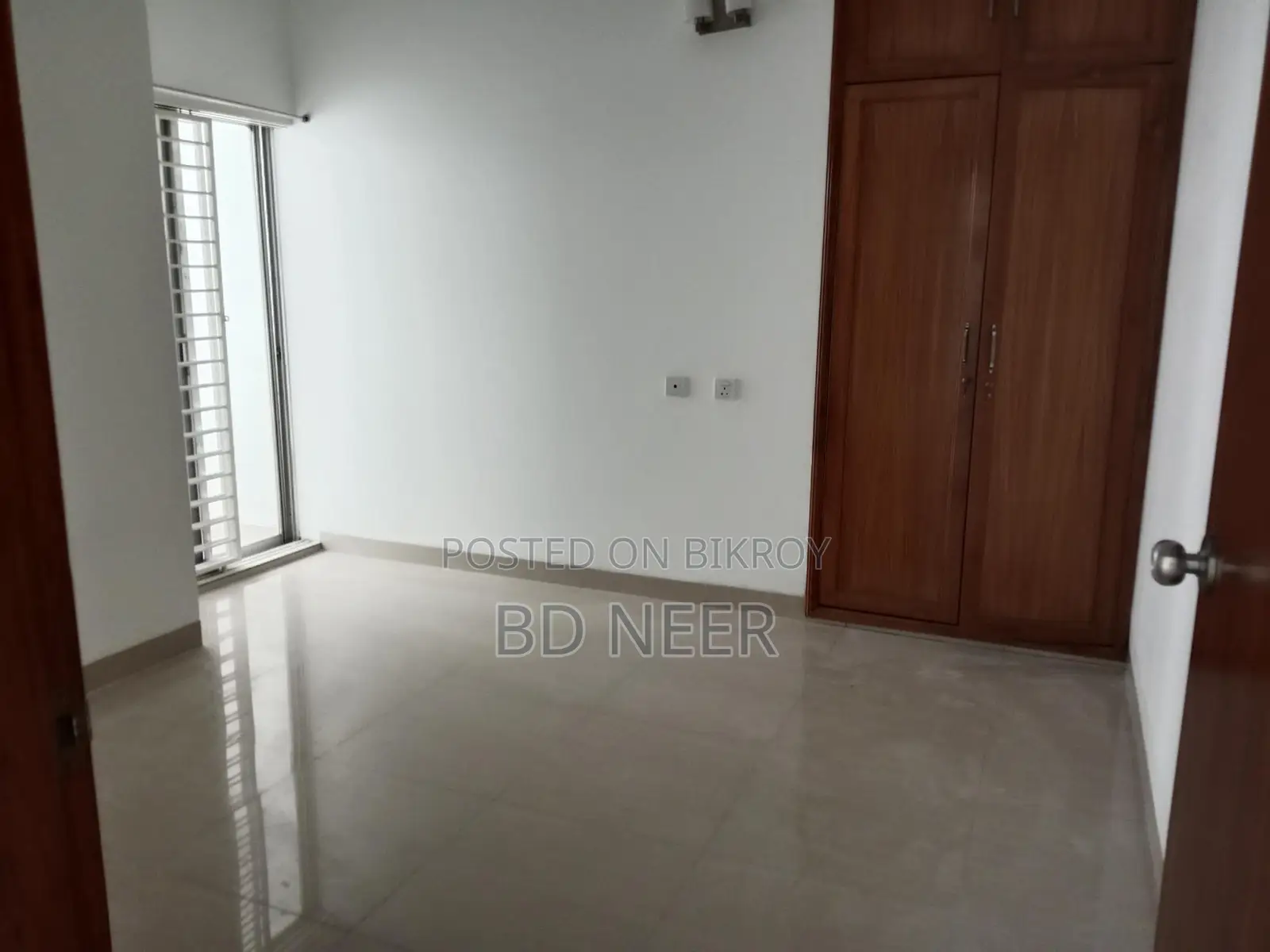 good looking 3 Bed room 2700 sft apt available in Gulshan 2