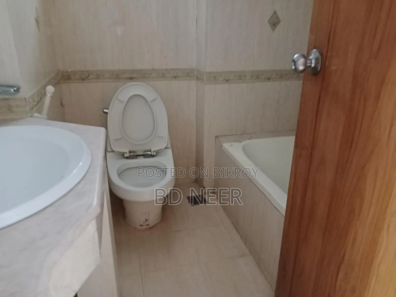 good looking 3 Bed room 2700 sft apt available in Gulshan 2