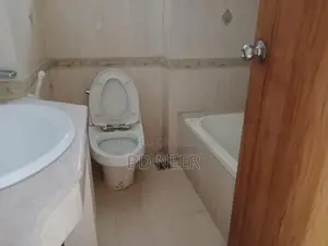 good looking 3 Bed room 2700 sft apt available in Gulshan 2