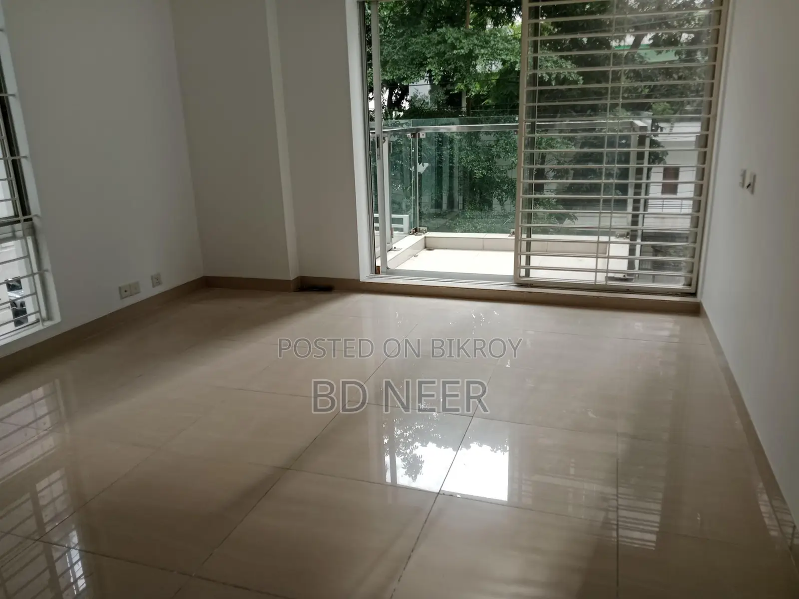 good looking 3 Bed room 2700 sft apt available in Gulshan 2