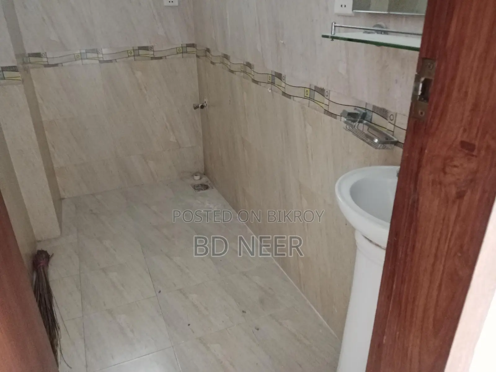 good looking 3 Bed room 2700 sft apt available in Gulshan 2