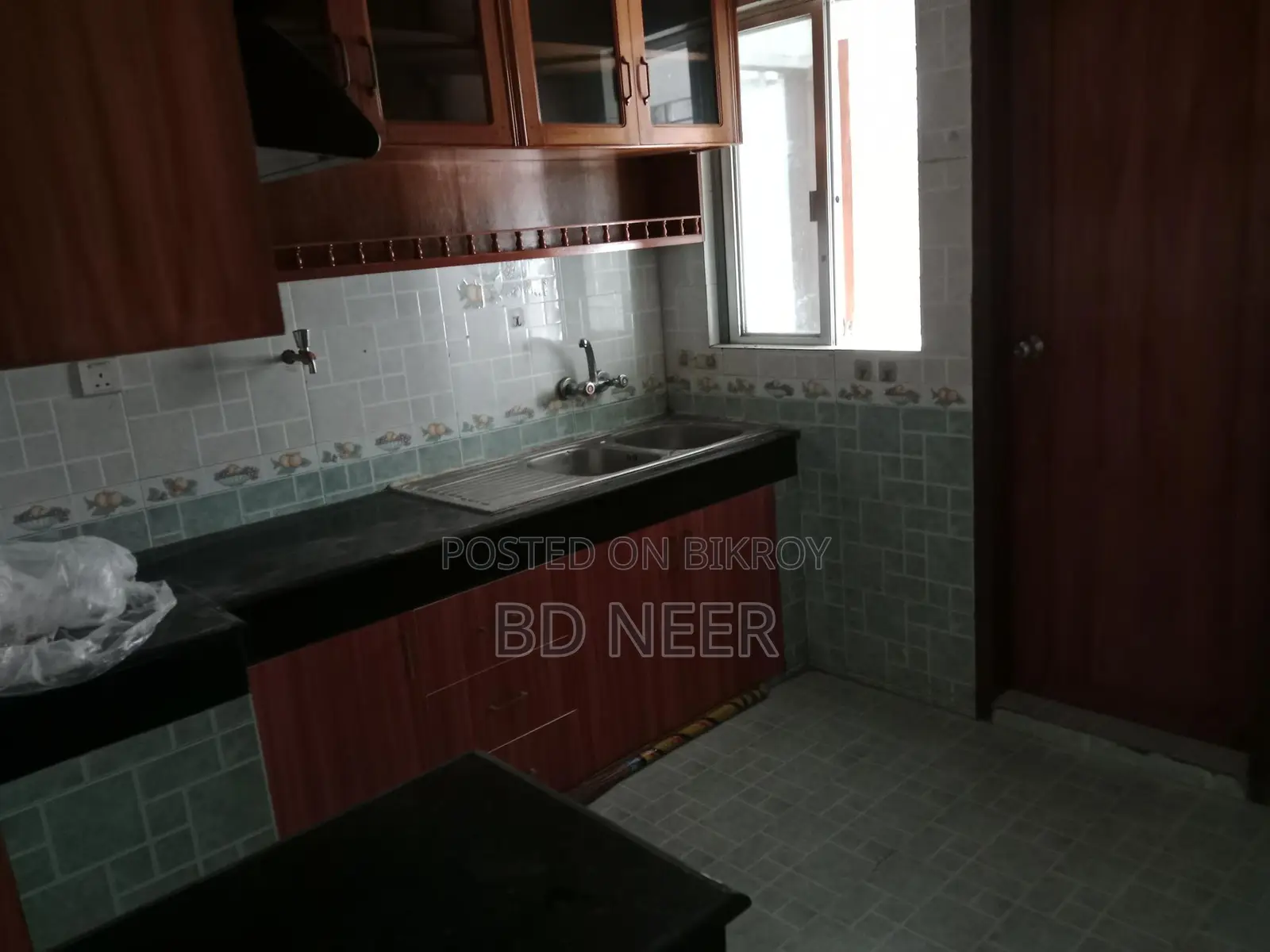 good looking 3 Bed room 2700 sft apt available in Gulshan 2