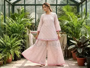 নারীদের টপ ও পালাজো সেট