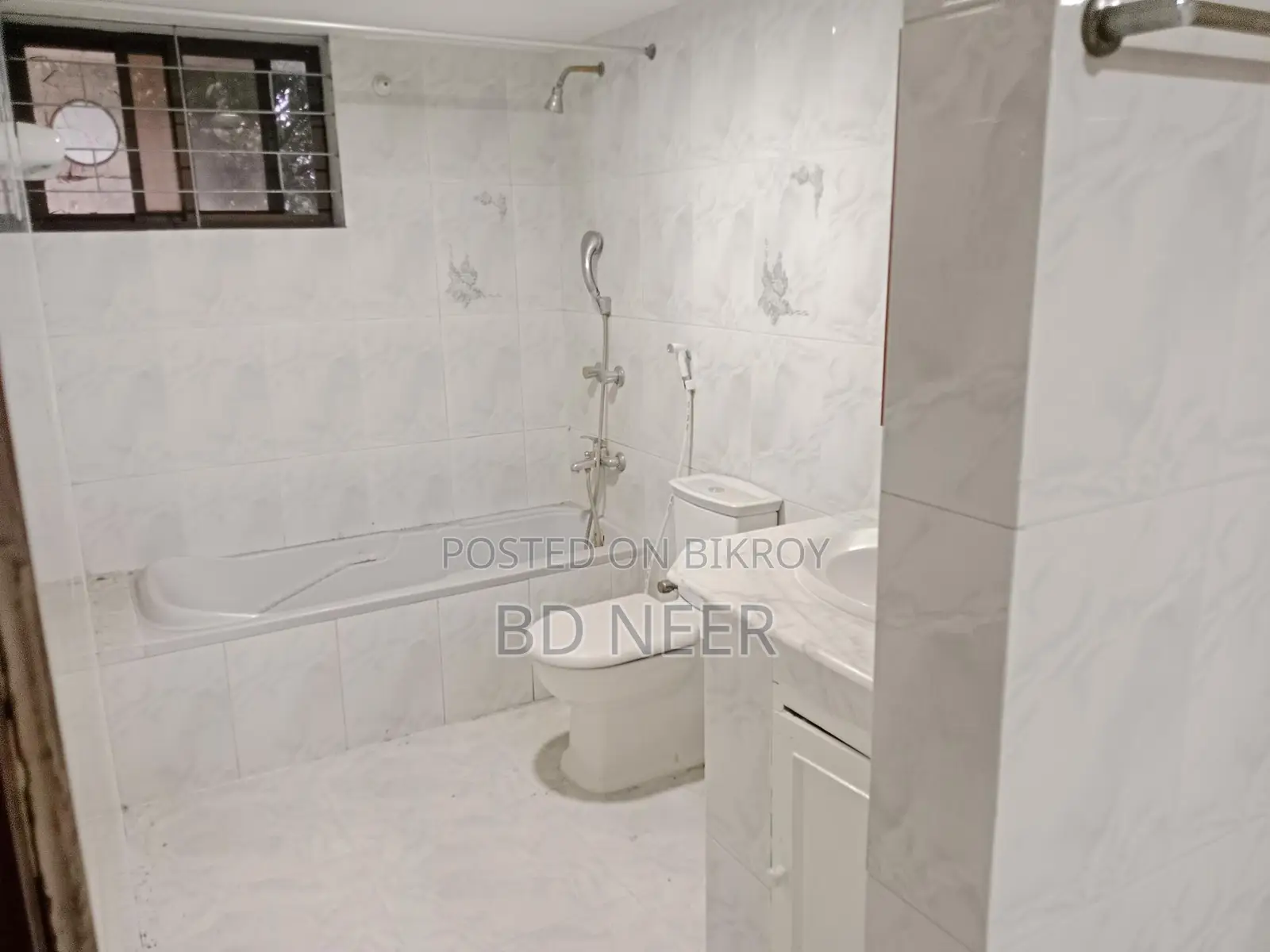 lake view 3800 sft 4 Bed room apt available in Gulshan
