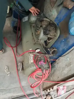 ১টা কম্প্রেসার মেশিন