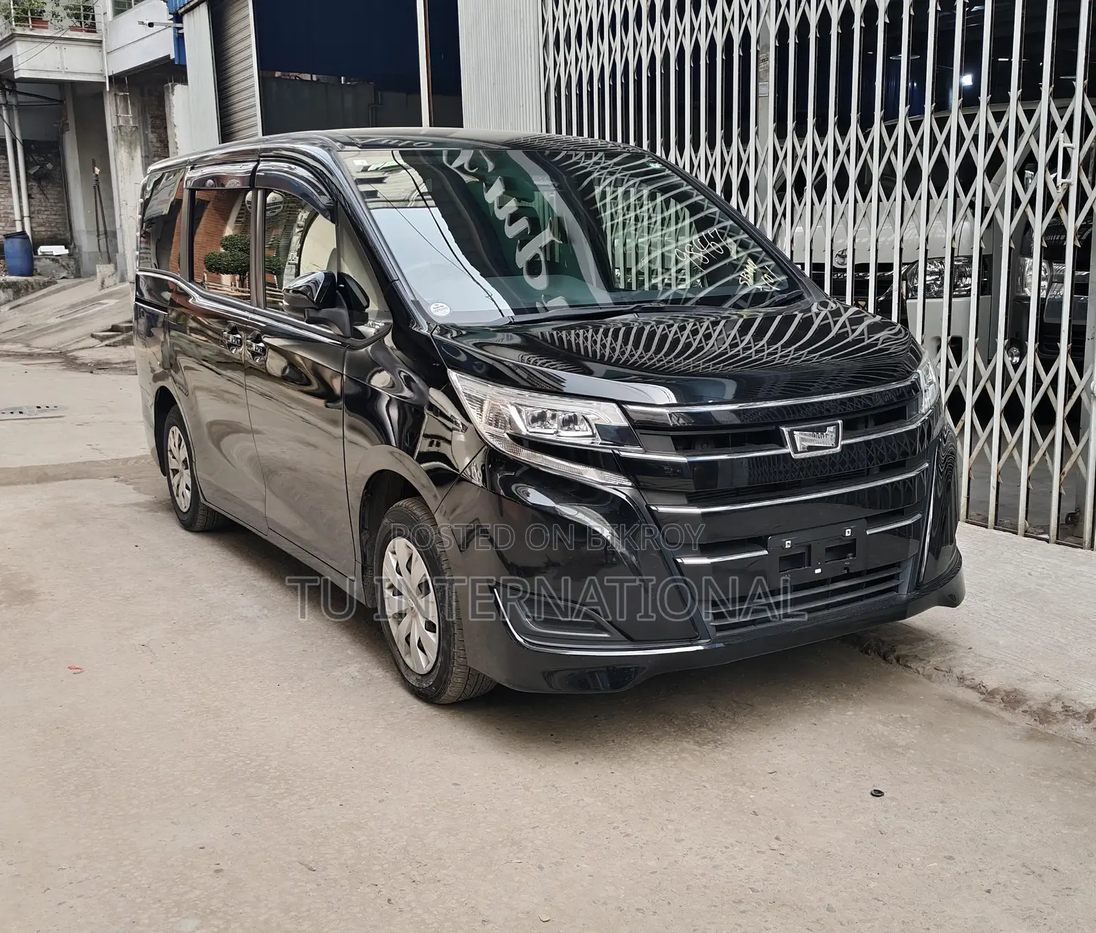 Toyota Noah X NON HYBRID KEY.. 2020