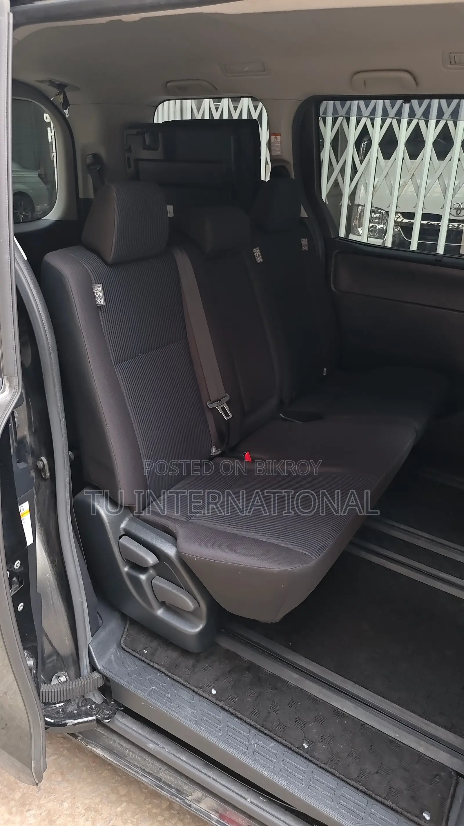 Toyota Noah X NON HYBRID KEY.. 2020
