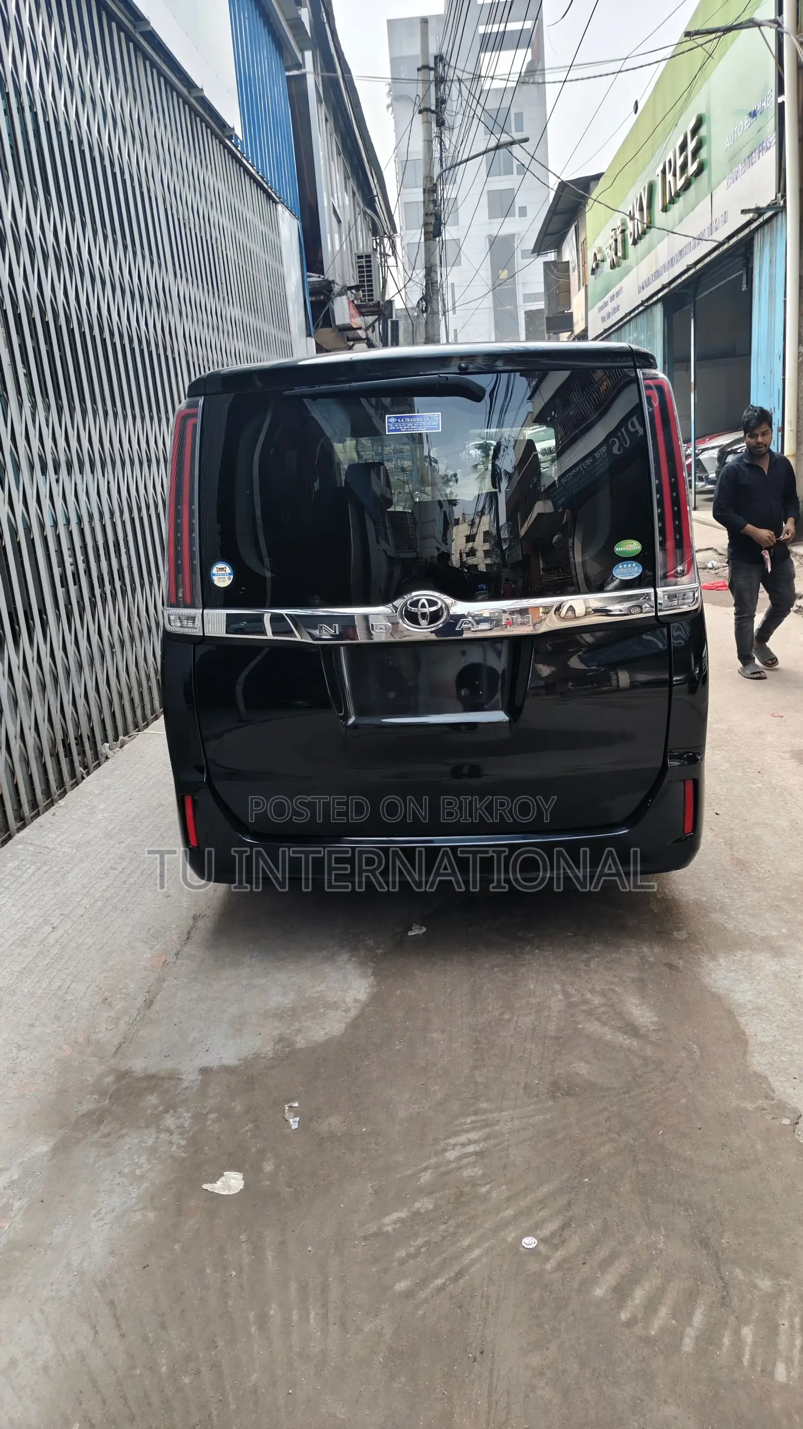 Toyota Noah X NON HYBRID KEY.. 2020