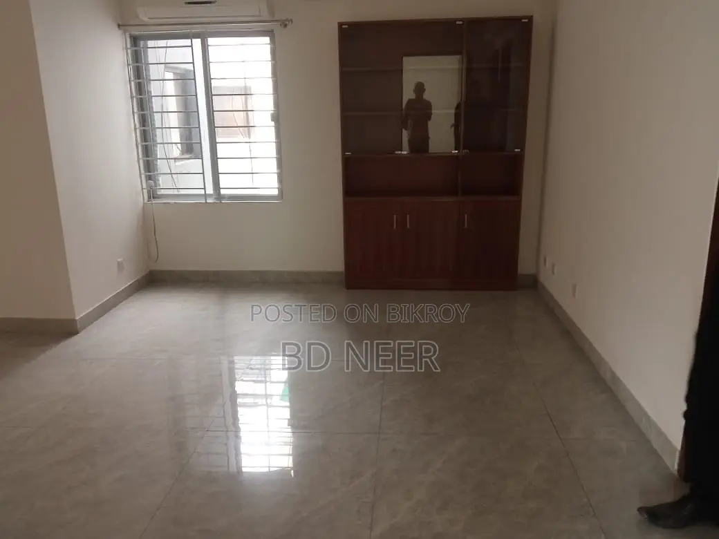Semi Furnish 4 Bed Room Apt Rent in Gulshan 2 North