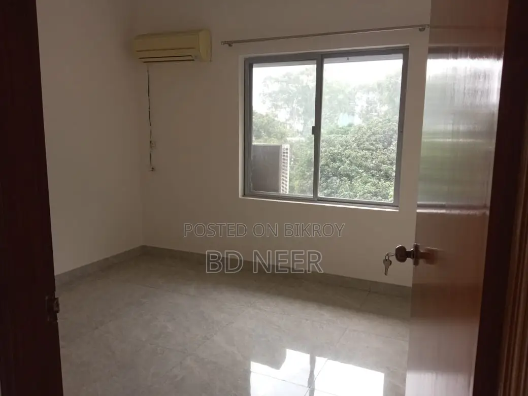 Semi Furnish 4 Bed Room Apt Rent in Gulshan 2 North