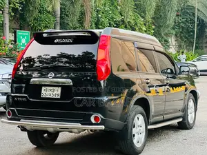 নিসান এক্স-ট্রেইল ইউটিটি লেদার সানরুফ ২০১০