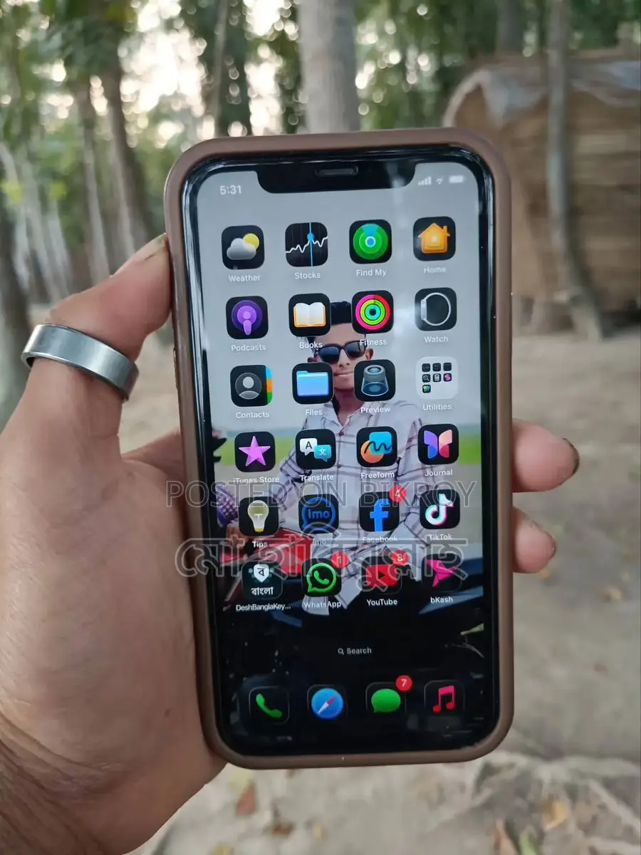 Apple iPhone 11 . (Used)