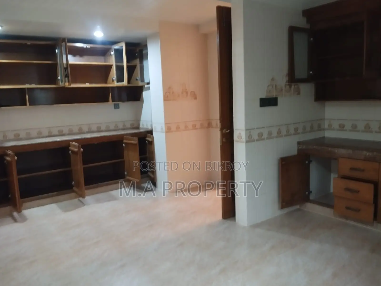 Rent Apt 5-bedroom 7000sqft 2-carpark 7th Floor Gulshan
