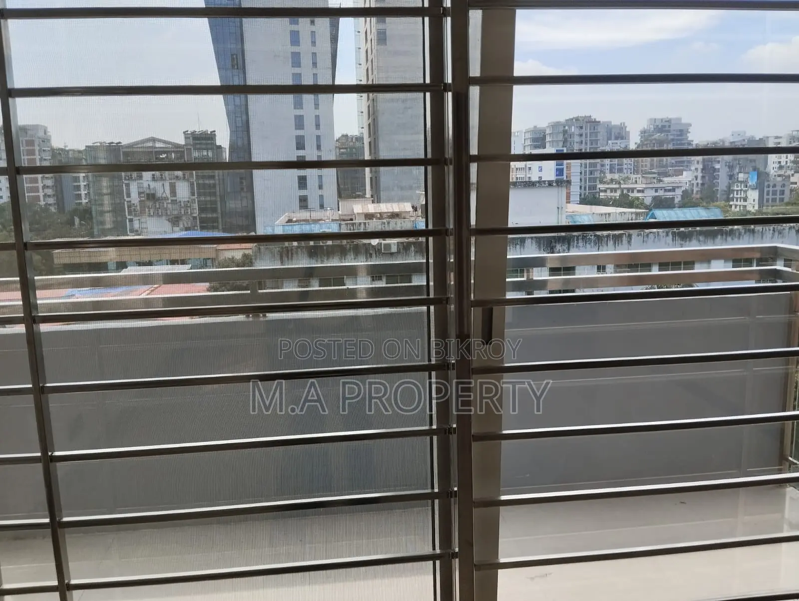 Rent Apt 5-bedroom 7000sqft 2-carpark 7th Floor Gulshan