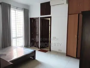 ফুল ফার্নিশড ৩-বেডরুম ২২০০ বর্গফুট গুলশান নর্থ