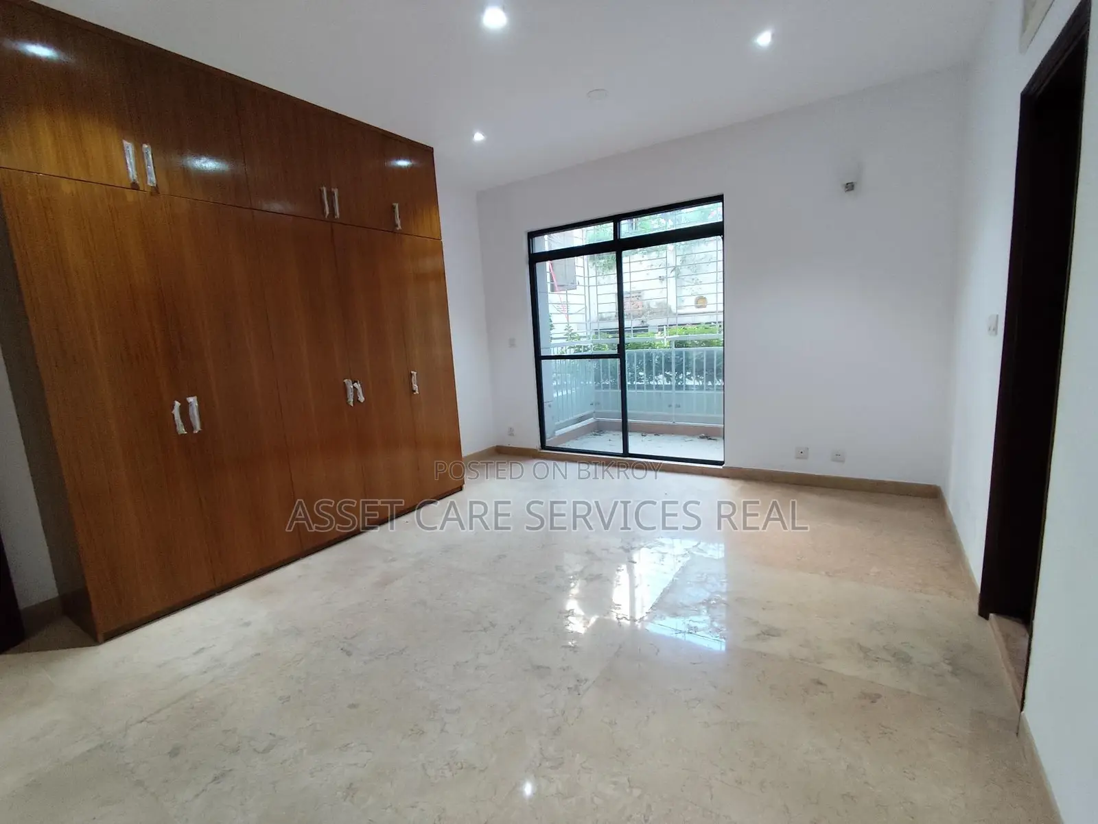 North Gulshan Brand New 4-Bedroom Apartment with Gym & Pool Facilities for Rent
