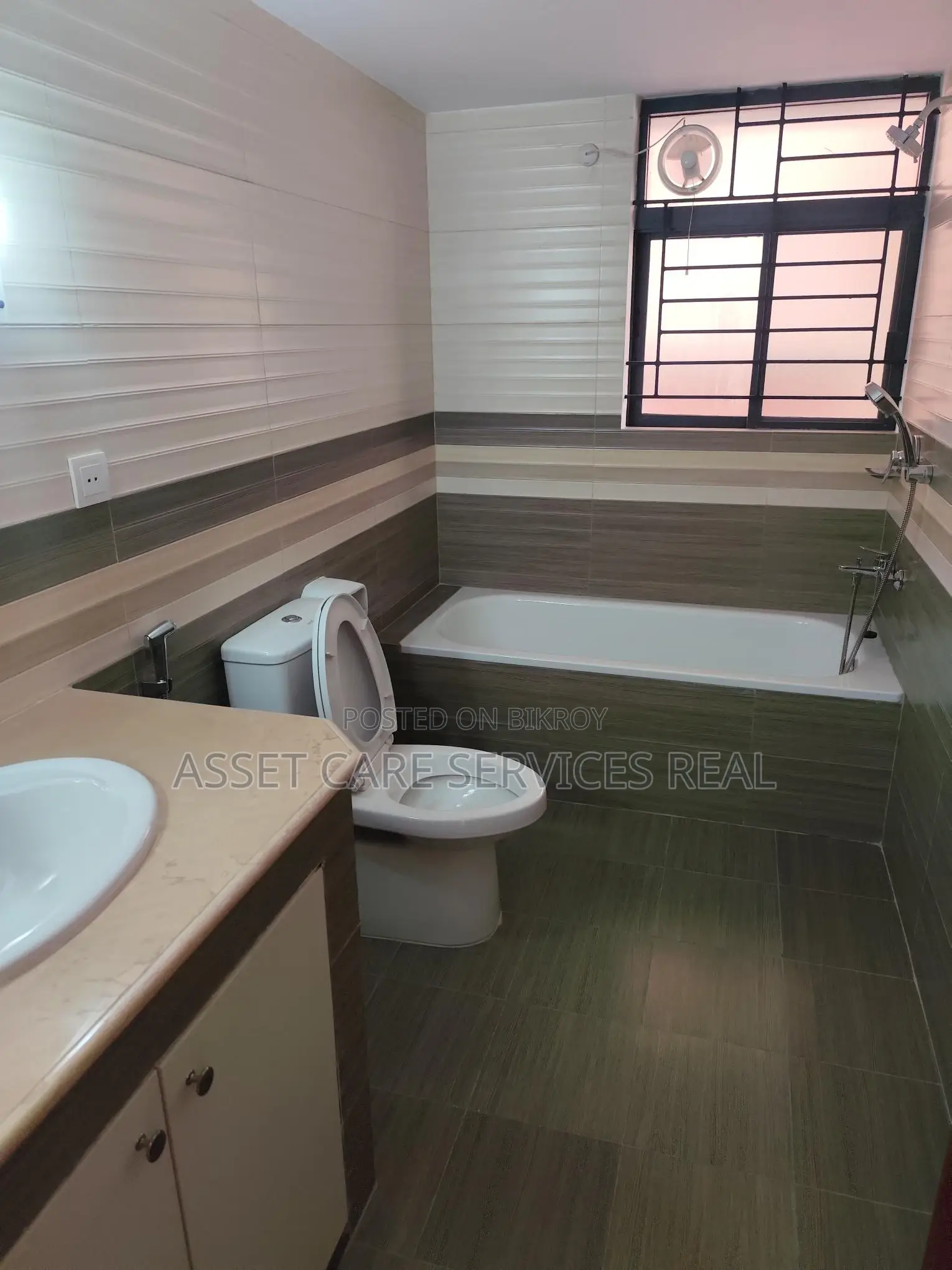 North Gulshan Brand New 4-Bedroom Apartment with Gym & Pool Facilities for Rent
