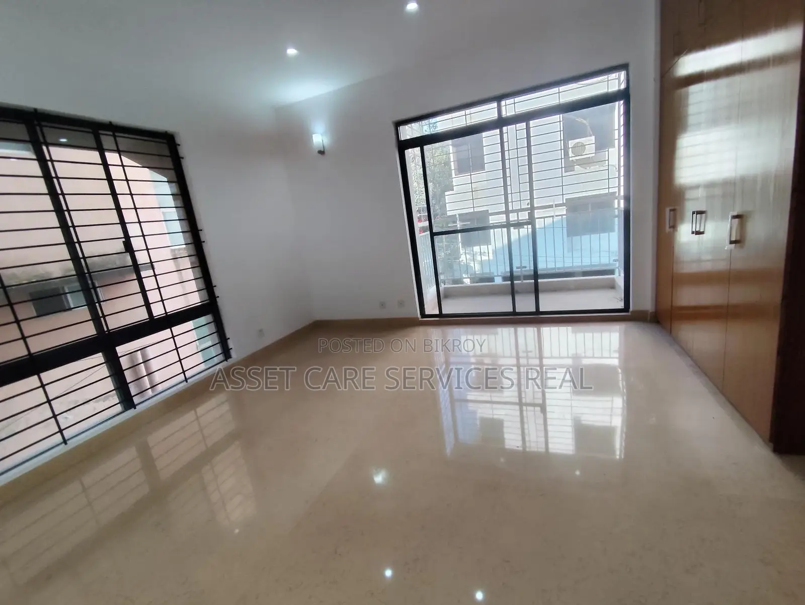 North Gulshan Brand New 4-Bedroom Apartment with Gym & Pool Facilities for Rent