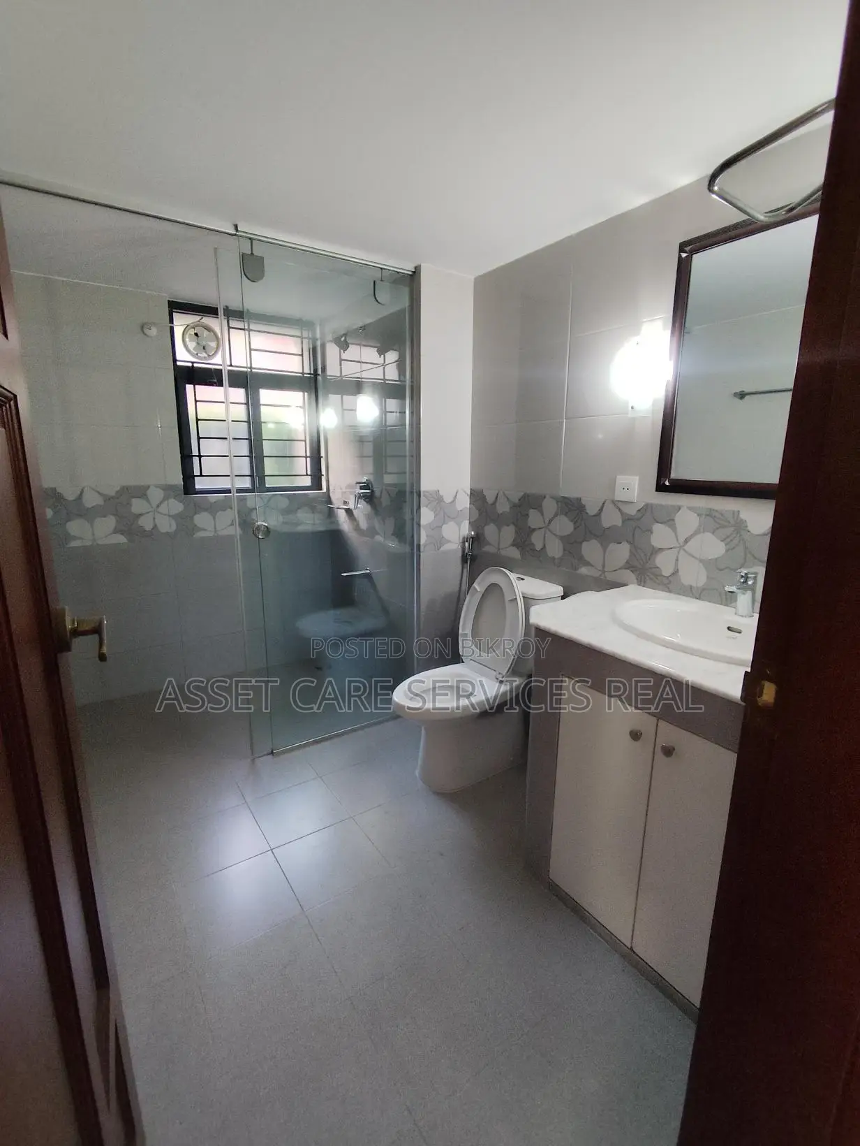 North Gulshan Brand New 4-Bedroom Apartment with Gym & Pool Facilities for Rent