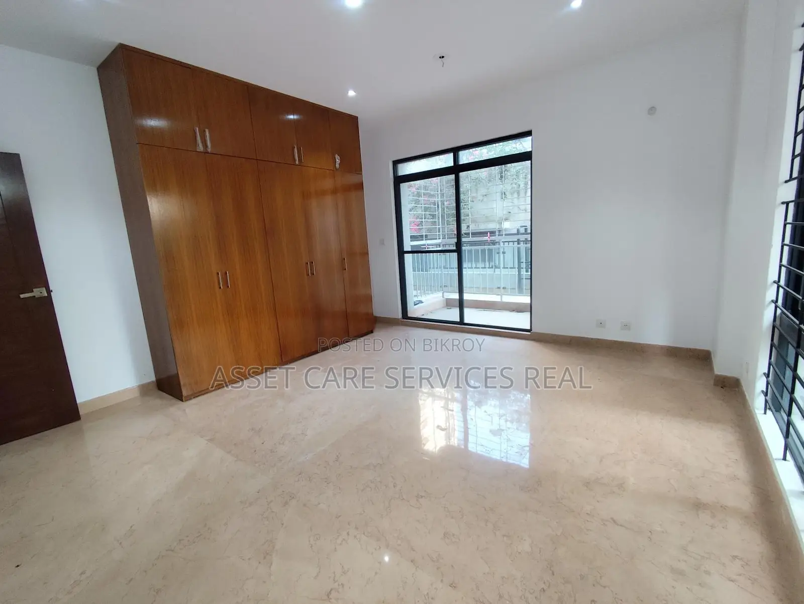 North Gulshan Brand New 4-Bedroom Apartment with Gym & Pool Facilities for Rent
