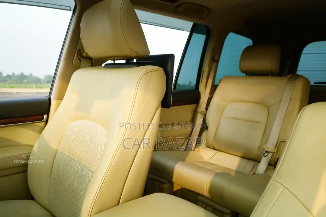 Toyota Land Cruiser V8 EXTREMELY FRESH 2016