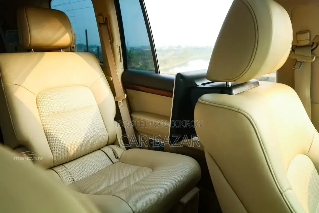 Toyota Land Cruiser V8 EXTREMELY FRESH 2016
