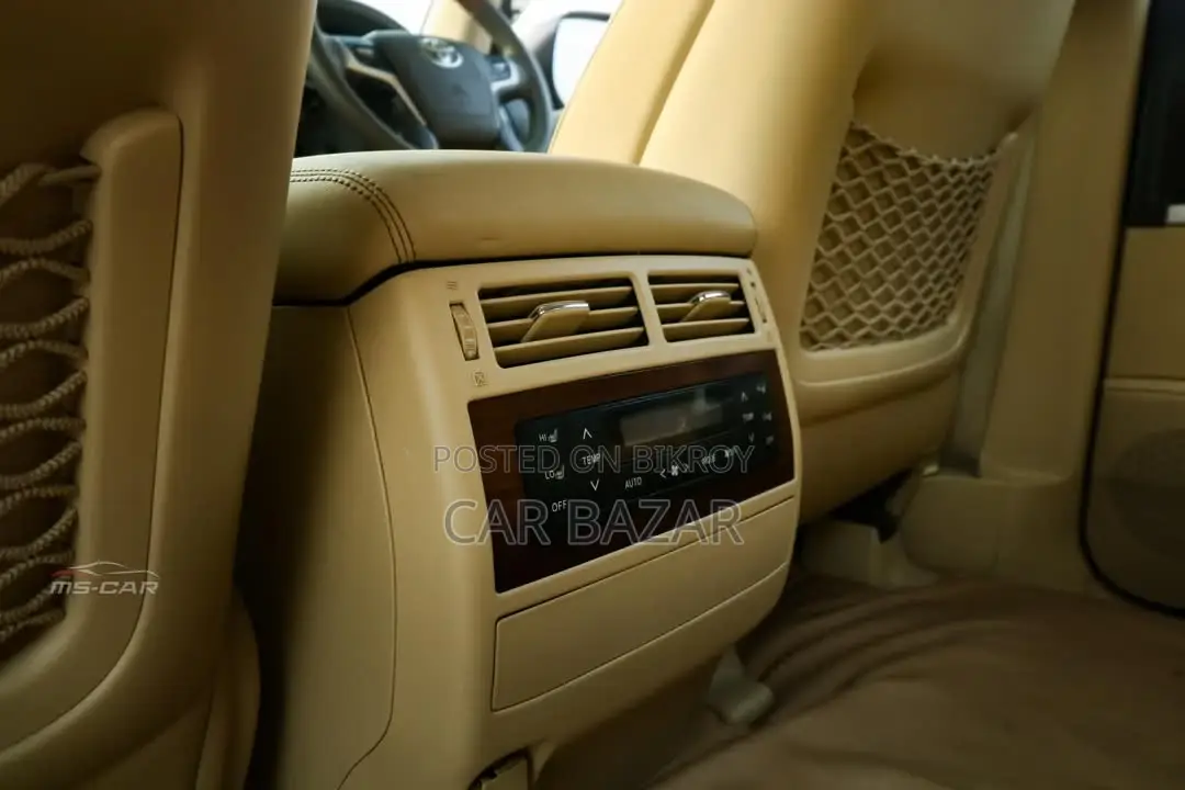 Toyota Land Cruiser V8 EXTREMELY FRESH 2016