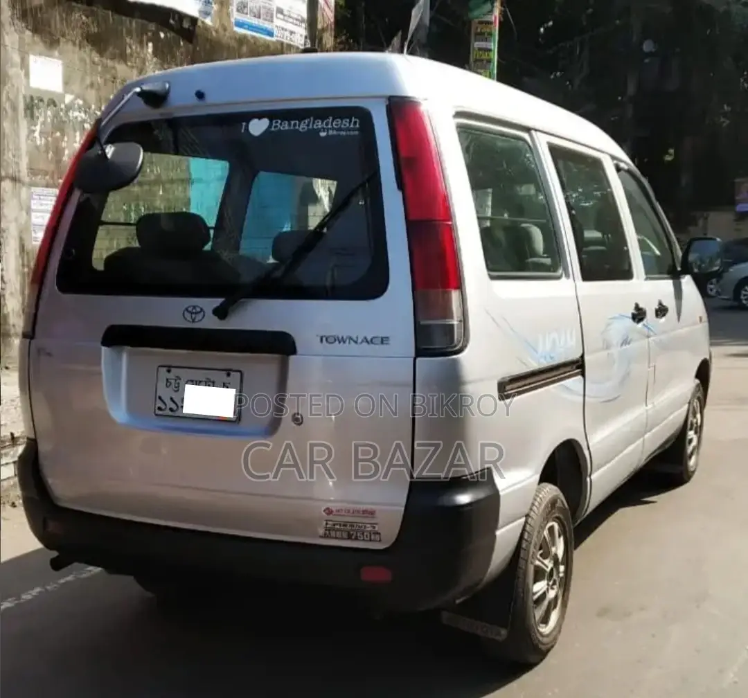 Toyota Noah 2.0 FWD (8 Seater) 2006 Silver