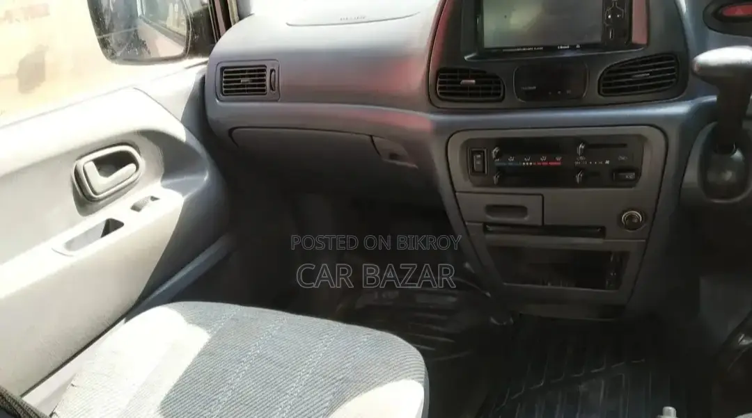Toyota Noah 2.0 FWD (8 Seater) 2006 Silver