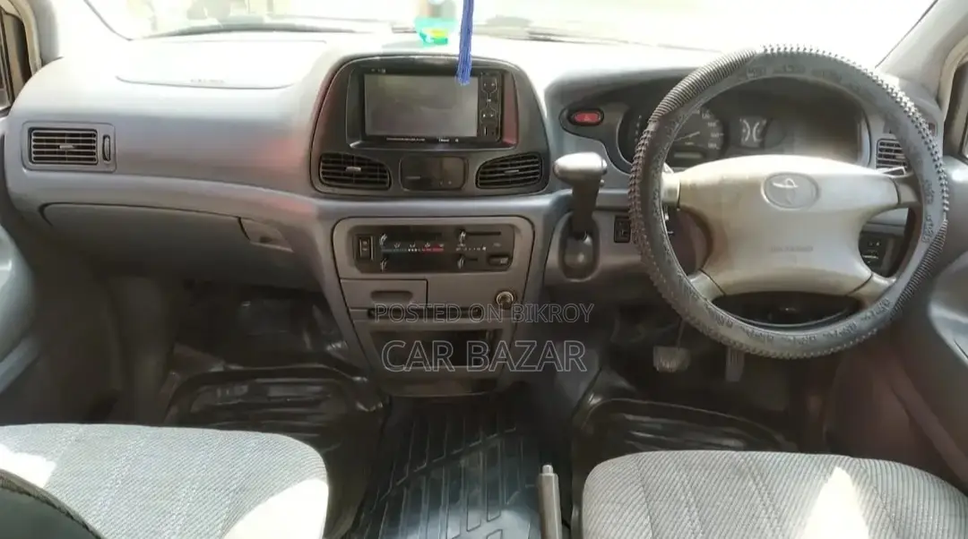 Toyota Noah 2.0 FWD (8 Seater) 2006 Silver