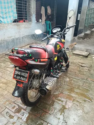 মোটরসাইকেল ২০১৬ লাল
