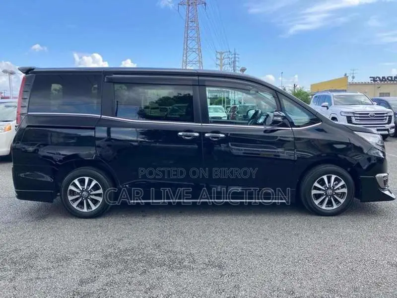 Toyota Esquire hybrid 2021