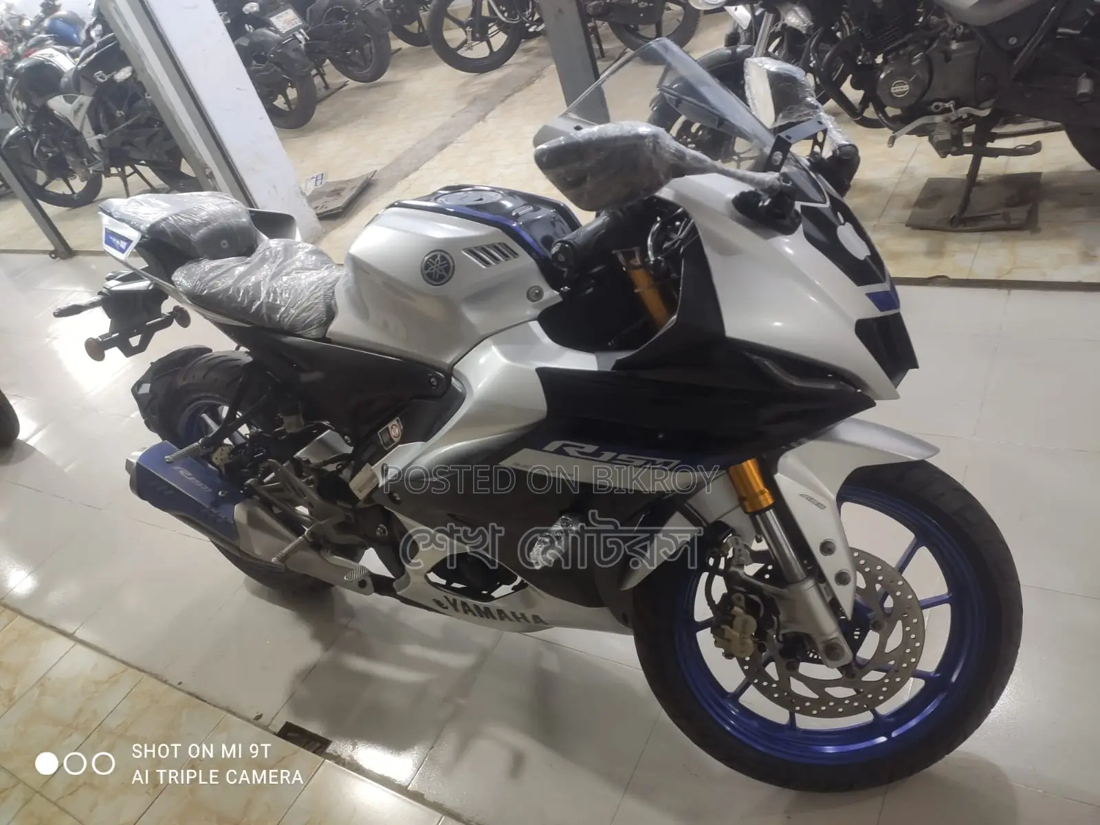 Yamaha R15 M silver 2025