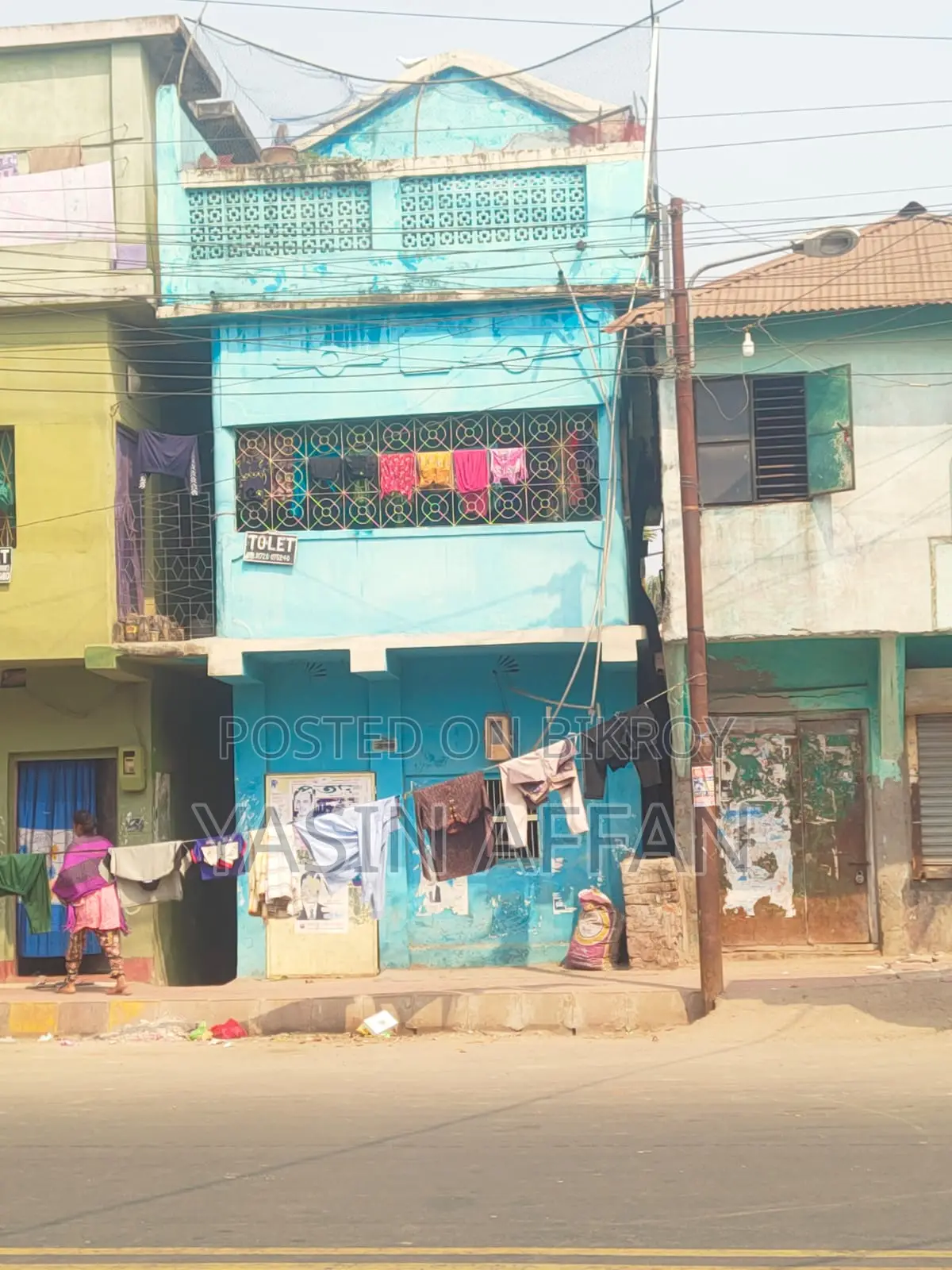 Three-story building for sale at an affordable price