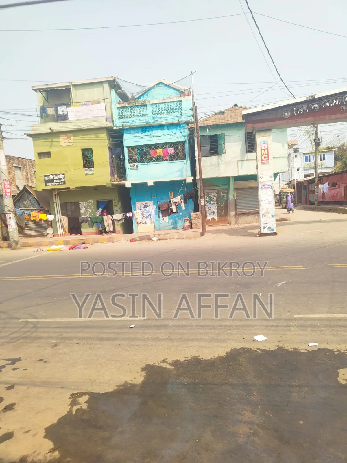 Three-story building for sale at an affordable price