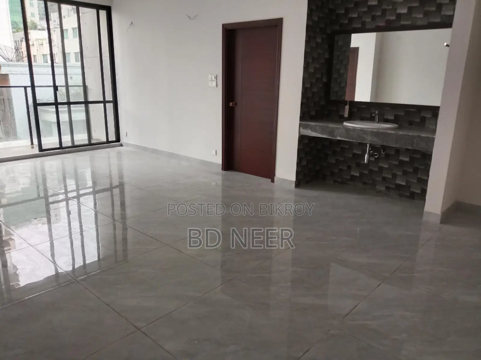 brand new 4 Bed room apt available in banani