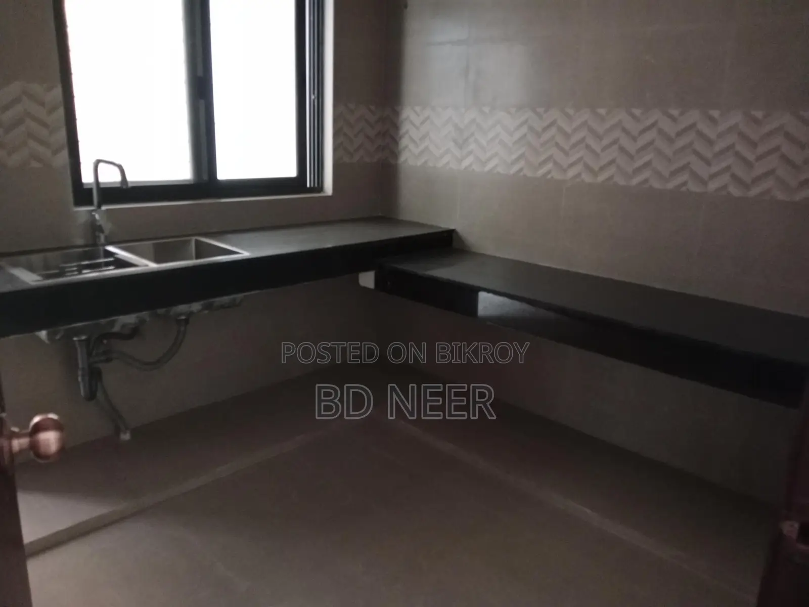 brand new 4 Bed room apt available in banani
