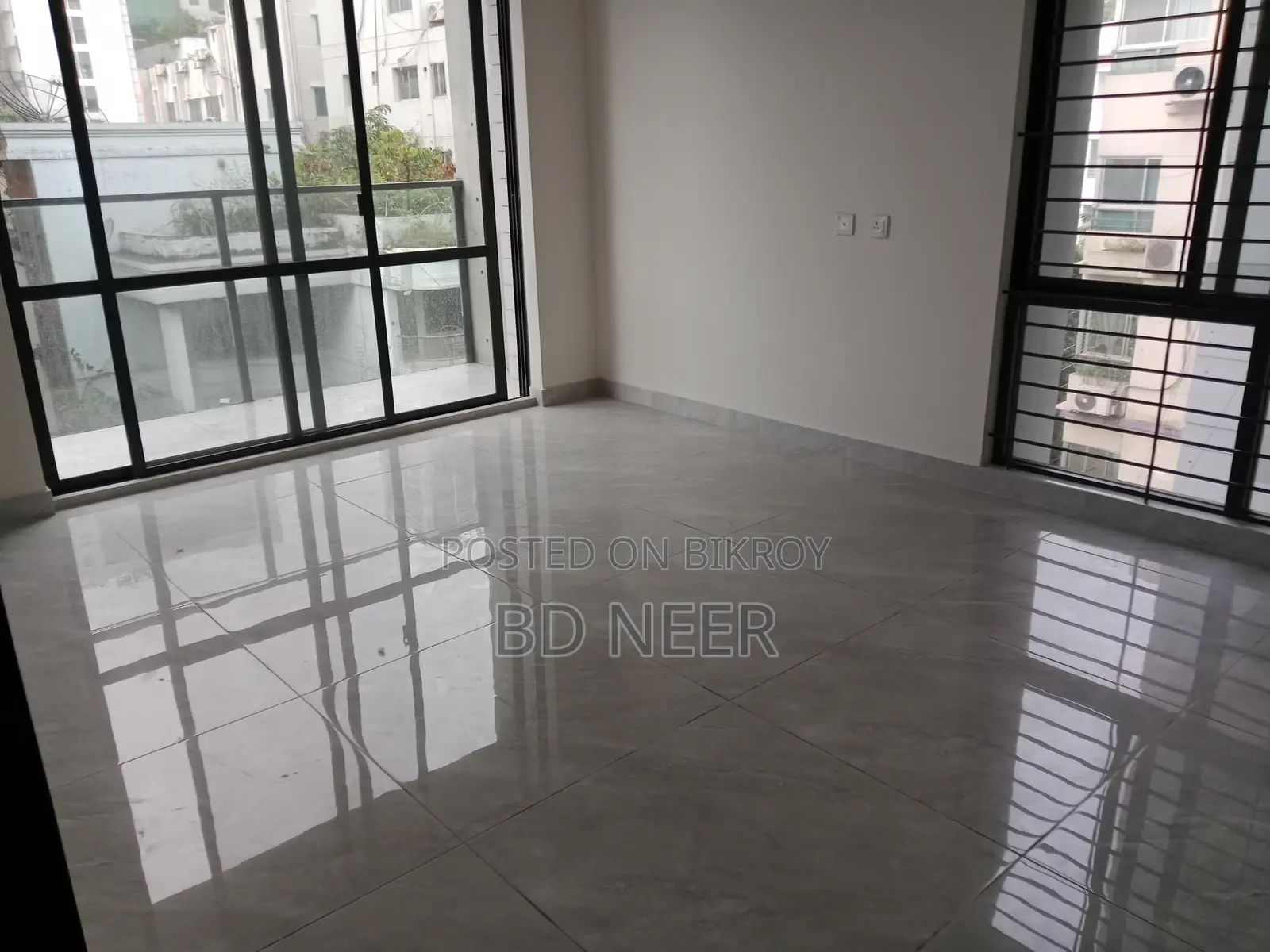 brand new 4 Bed room apt available in banani