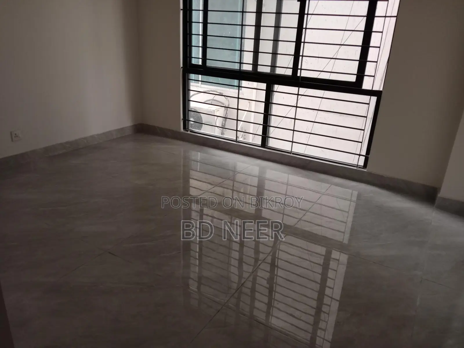 brand new 4 Bed room apt available in banani