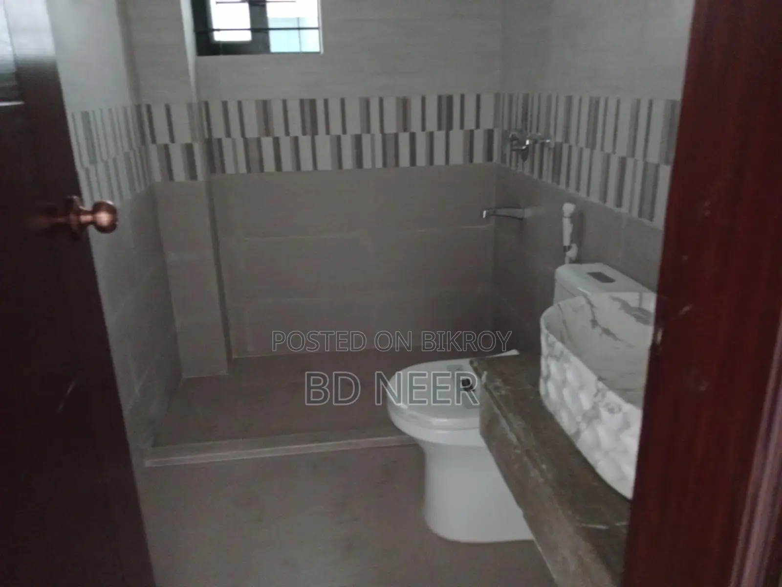 brand new 4 Bed room apt available in banani