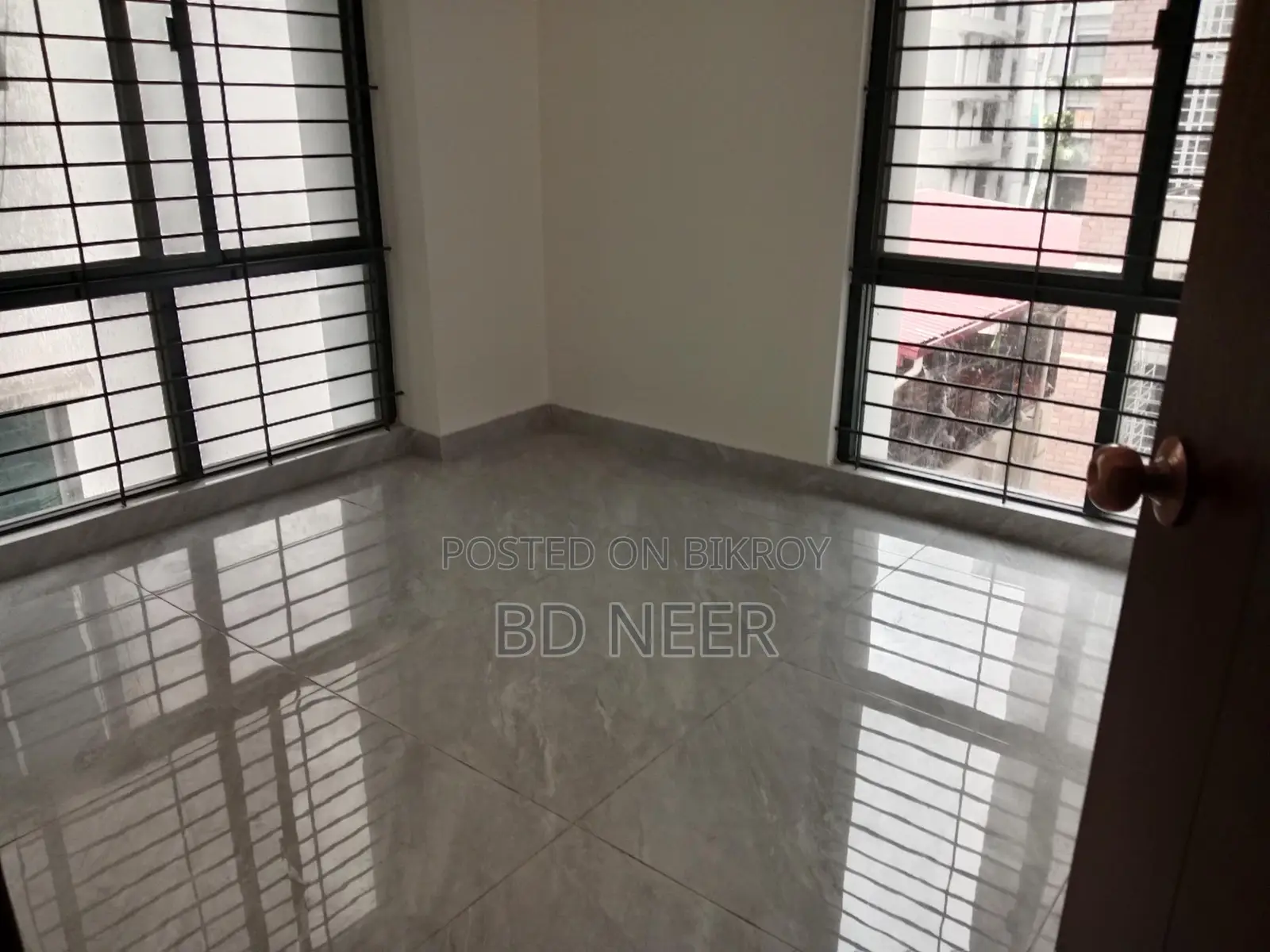 brand new 4 Bed room apt available in banani