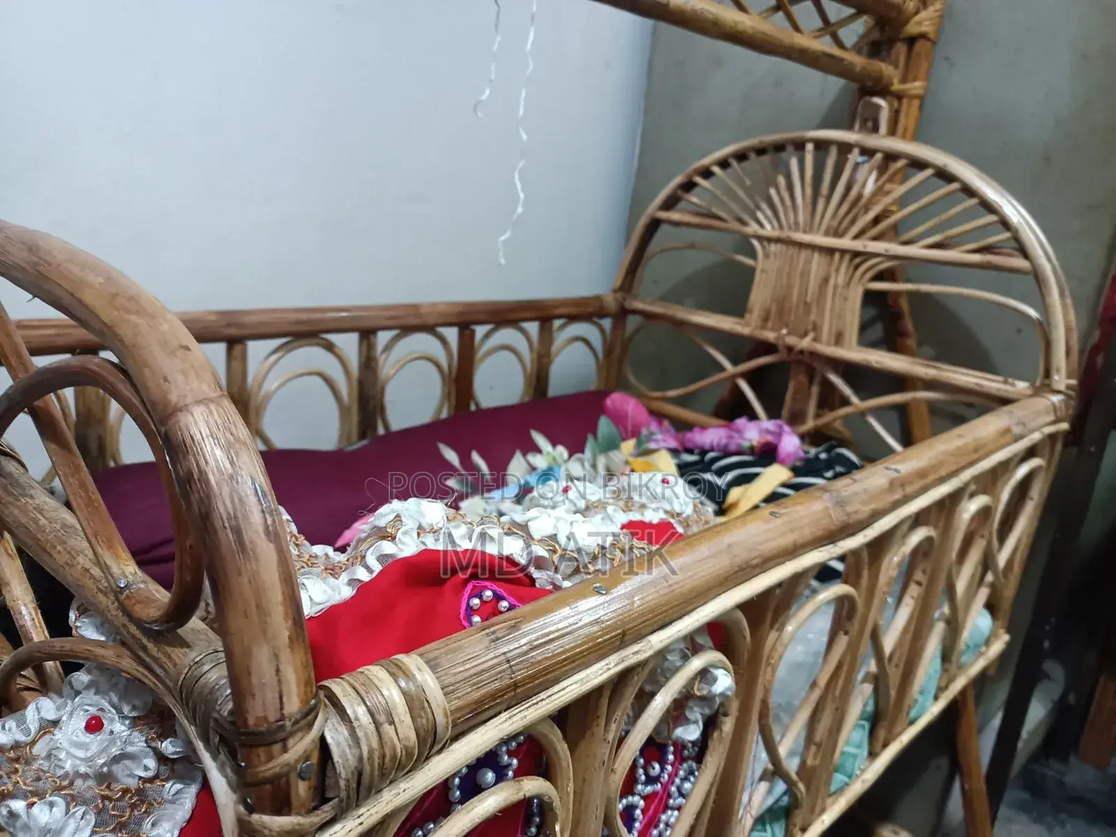 বেতের দোলনা
