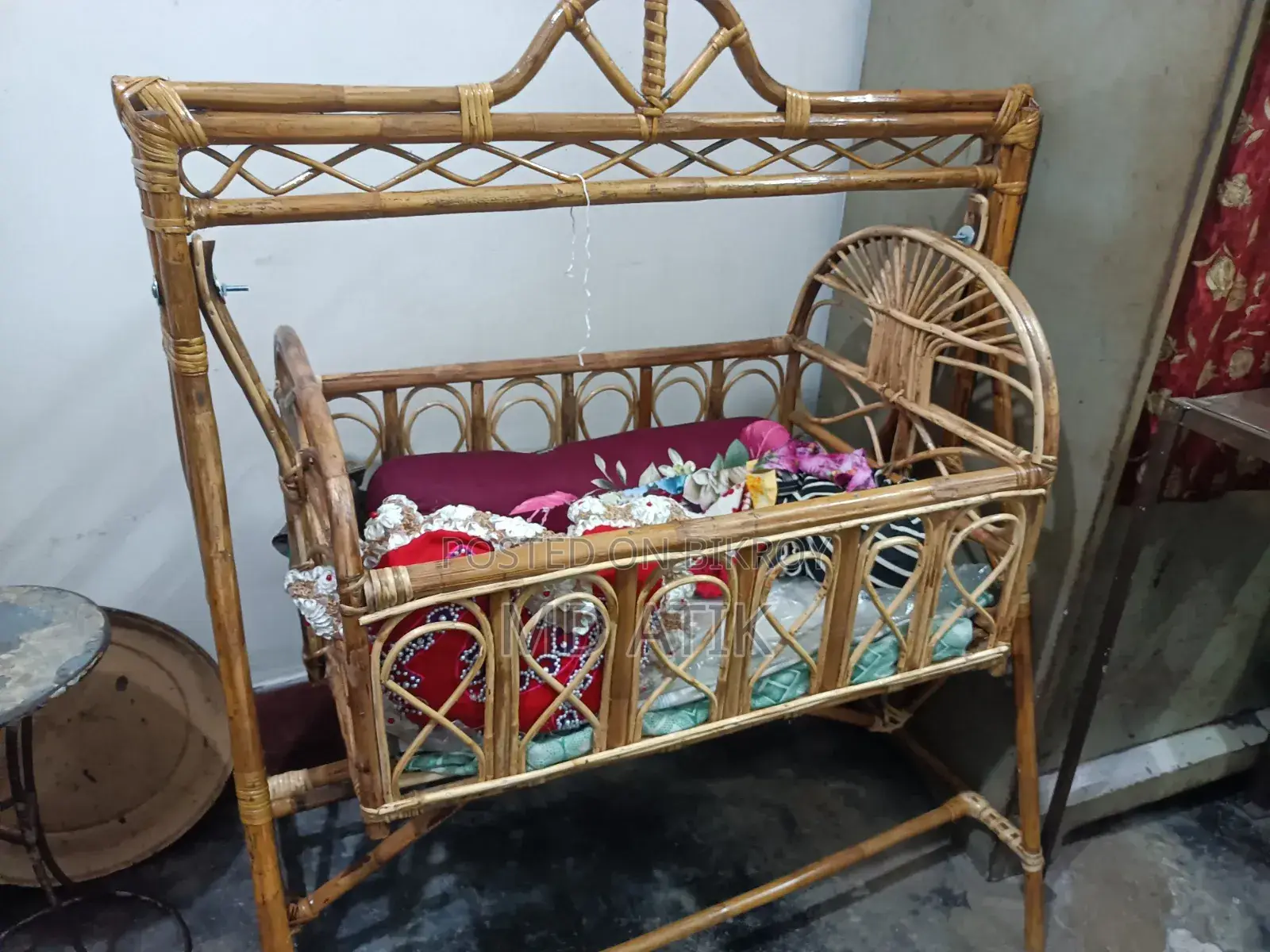 বেতের দোলনা