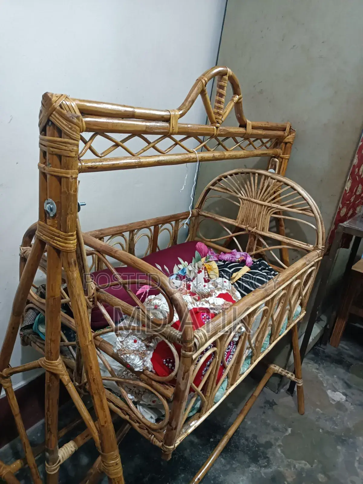 বেতের দোলনা