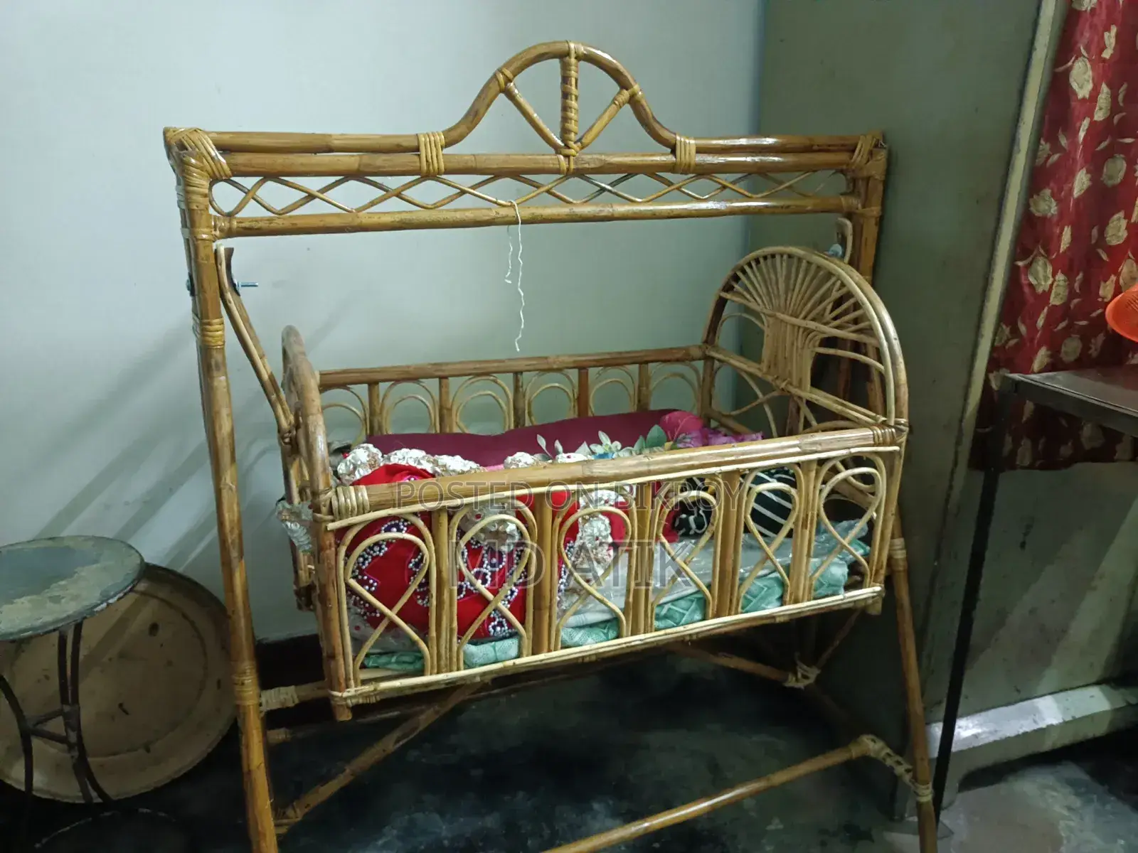 বেতের দোলনা