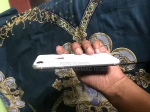 Apple XR 128 GB White