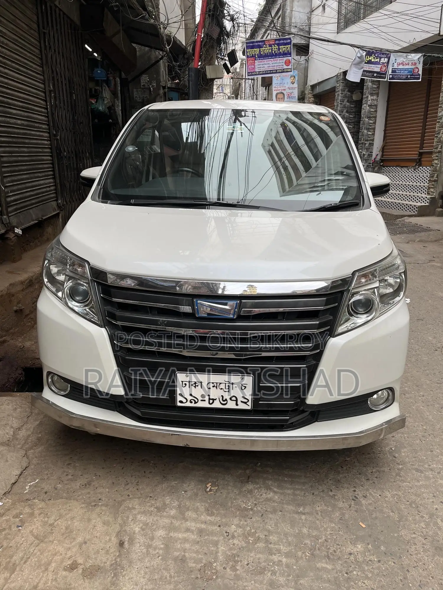 Toyota Noah 1.8 FWD Hybrid (7 seater) 2014 White