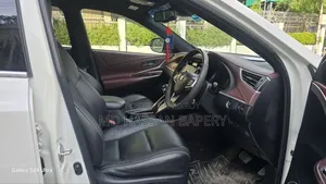 Toyota Harrier 2.0 4WD 2016 White