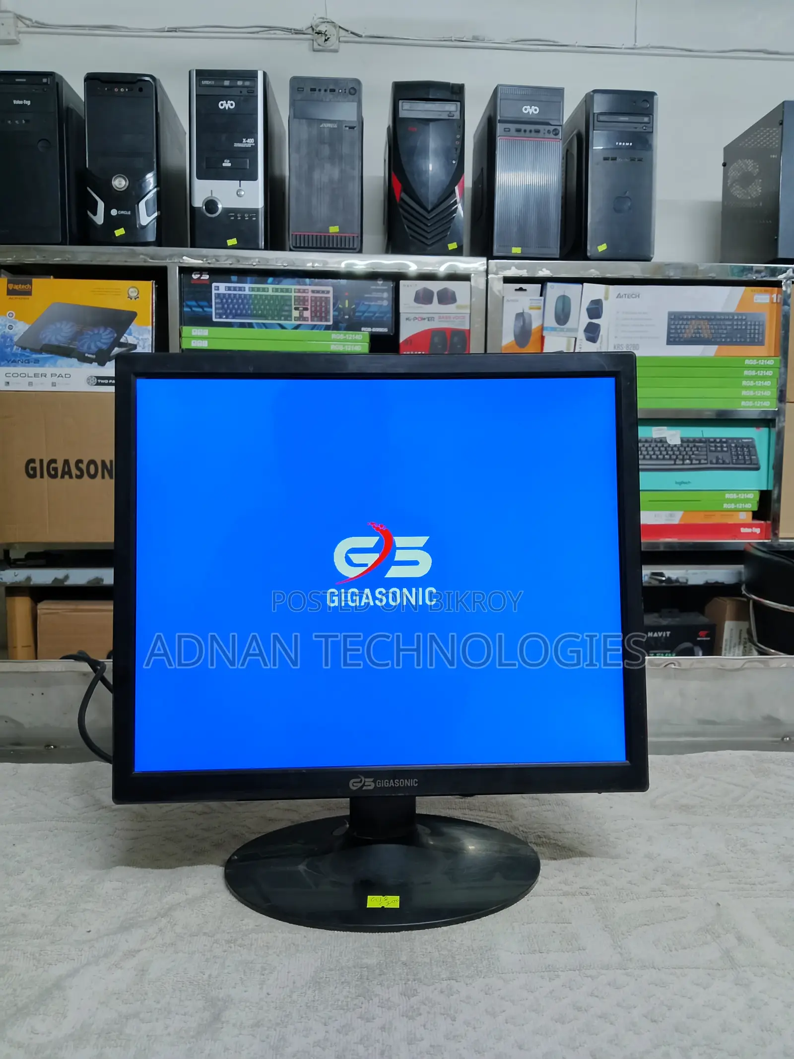 Gigasonic RDA-1705M – 17" HD+ Square LED HDMI Monitor with Box